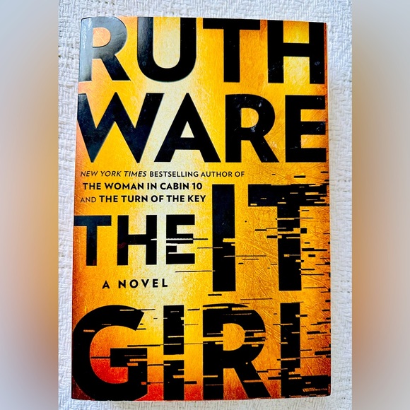 š„4 for $20š„šHOST PICKššš¤The It Girl by Ruth Wareš¤š - Picture 1 of 6